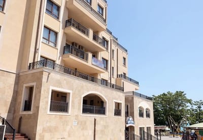 Beachfront Bliss-1BR Sea View Flat in Golden Sands