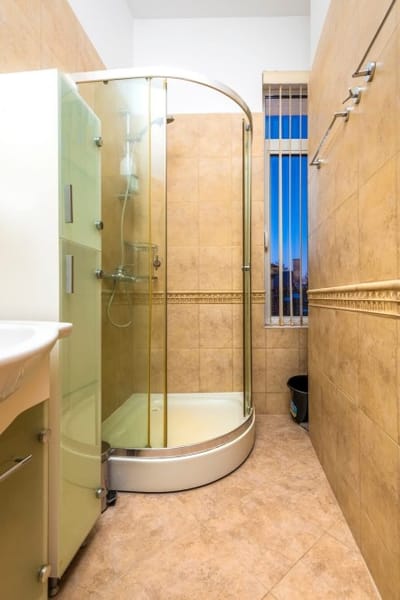 1BD Apartment with a Cute Balcony in Kapana