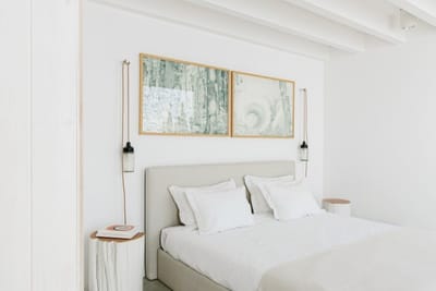 Casa da Volta — Contemporary Walled Villa with Courtyards & Exceptional Natural Light