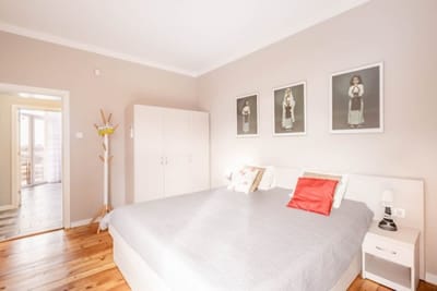 New 1930s quiet central apartment w/AC - 2 bedroom