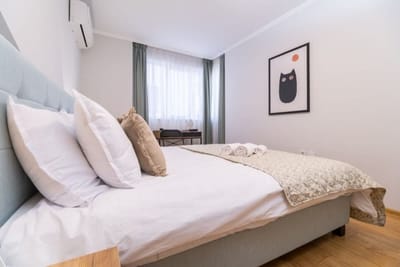 City Center Perfect: 1BR Apartment