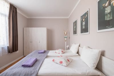 New 1930s quiet central apartment w/AC - 2 bedroom