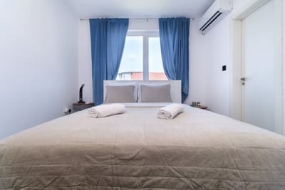 Serene Luxe Oasis Retreat on the Outskirts