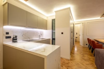 SOFapart Boutique Apt with 3 BDR + 2 BTH & Parking