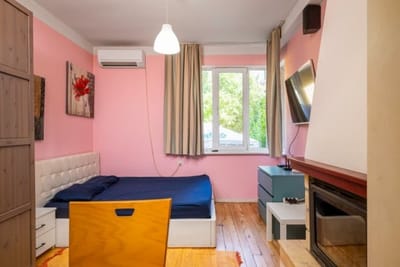 Sofia's 1BD Colourful Getaway Near NDK