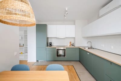 Modern and Central: 1BD Flat with Balcony