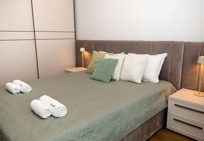 Cozy 1-Bedroom with Sea View & Parking