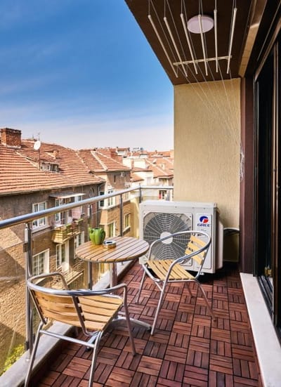 High-end Designer 2BR Aprt + Lift&Balconies