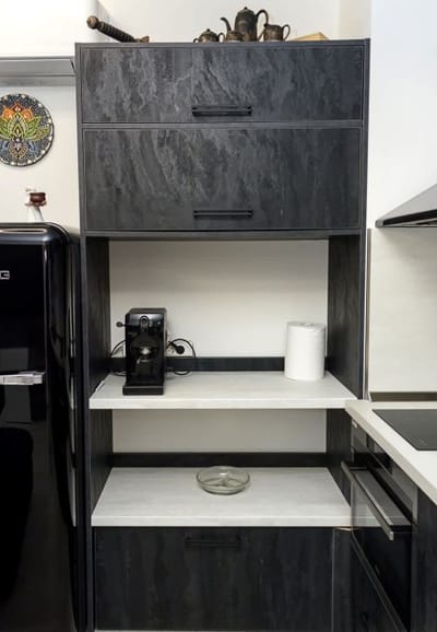 New Black & White Flat 5 Min Away From Sea Garden