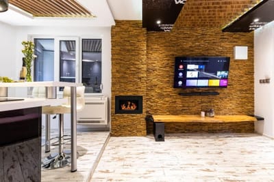 Modern 1BD Flat with Parking near the city centre