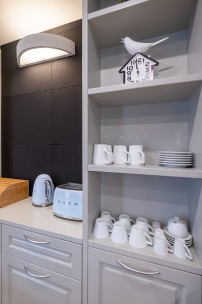 High-end Designer Aprt - AC & Lift & Balcony