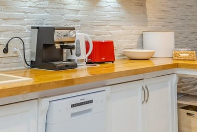 Lovely 3BD flat with Parking and Sea View