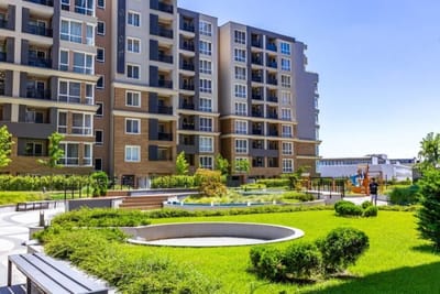 Plaza Nest - Cozy Studio Apartment