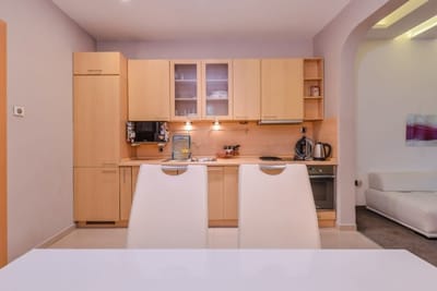 Extravaganzzo - Super Central One Bedroom Modern