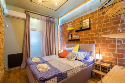 2 BDR & 2 BTHR Funky Apartment / Supreme Location