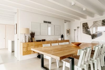 Casa da Volta — Contemporary Walled Villa with Courtyards & Exceptional Natural Light