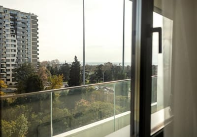 Cozy 1-Bedroom with Sea View & Parking