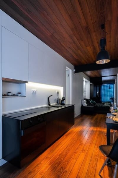 Urban Oasis: Modern Studio with Private Garden