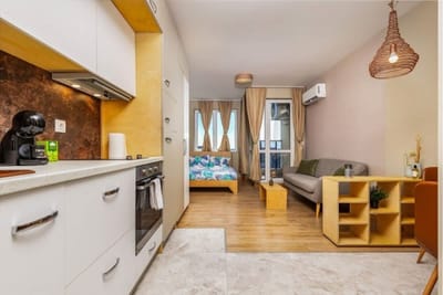 Plaza Nest - Cozy Studio Apartment