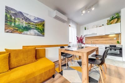 Villa Kometa  – 1BD Apt with Balcony & Forest View