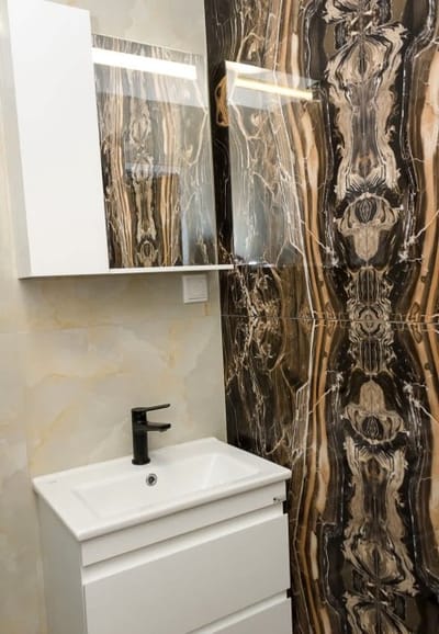 New Black & White Flat 5 Min Away From Sea Garden