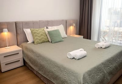 Cozy 1-Bedroom with Sea View & Parking