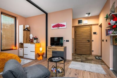 Warm & Stylish Retreat in a Quiet Area