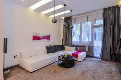 Extravaganzzo - Super Central One Bedroom Modern