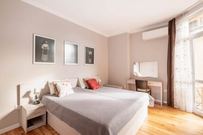 New 1930s quiet central apartment w/AC - 2 bedroom