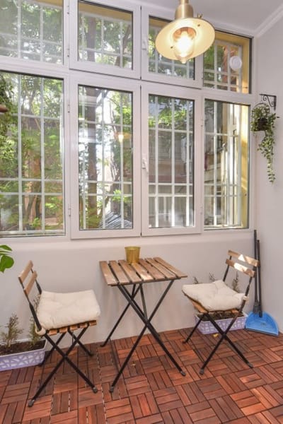 Spacious vintage 2BR, 2bath apartment