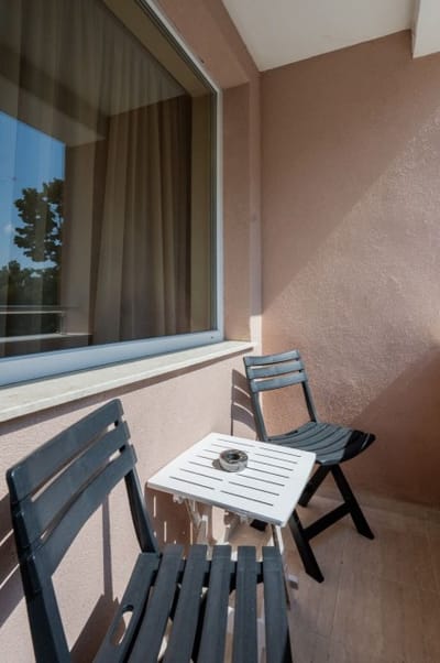 Nomad Haven: 1BD Flat with Balcony near the Center