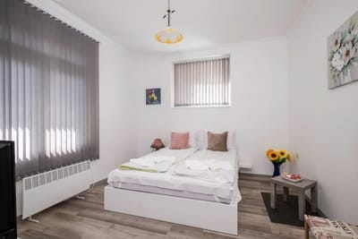 Central 1BD Next to Womens Market and Sofia's Gems