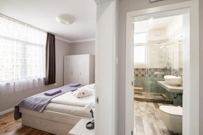 New 1930s quiet central apartment w/AC - 2 bedroom