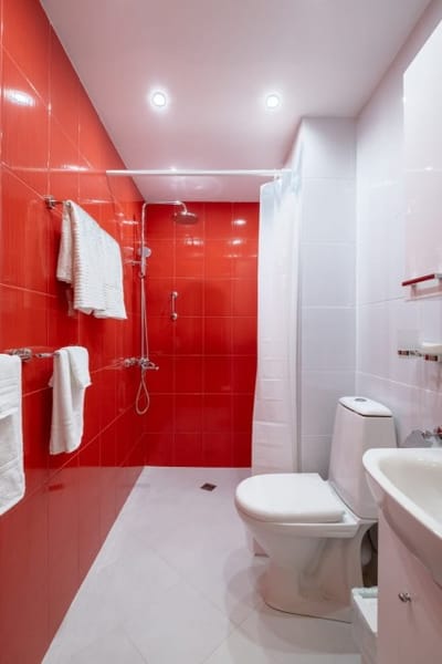 LZ Spacious One Bedroom Apartment in Top Centre