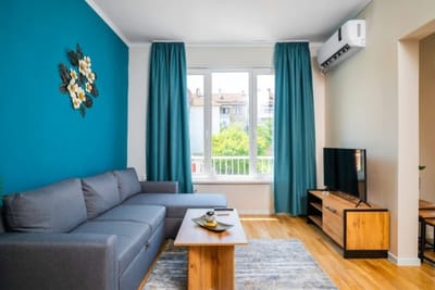 Spacious 2BD Near NDK with WorkSpace