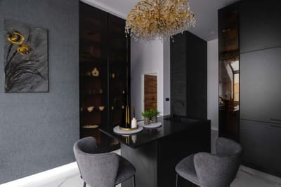 Exquisite Penthouse: Luxe Living with City Views