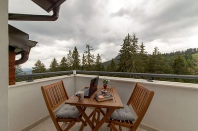 Luxury 2-bedroom apartment by Studenets Center