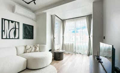 Modern & Quiet 1BR Near Center + Private Parking