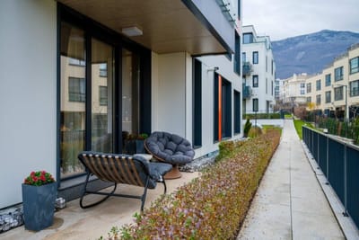 Warm & Stylish Retreat in a Quiet Area