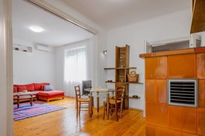 Sofia's Vintage Gem: Spacious 2BD Flat on Solunska