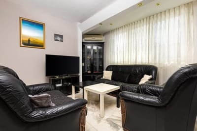 Spacious 2-Bedroom Maisonette in City Centre