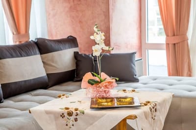 Spacious & Sunny Maisonette w/ Terrace near Centre