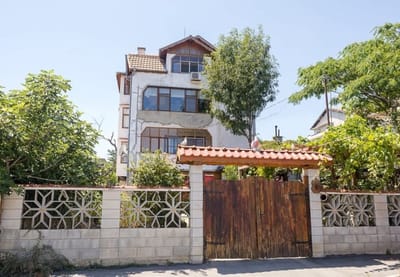 Cozy Sea-View Flat with Balcony in Galata, Varna