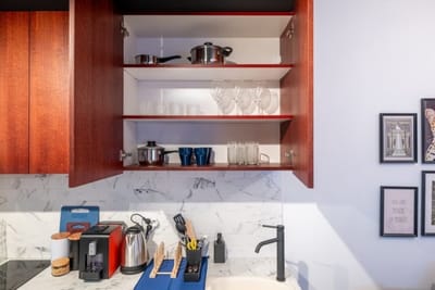 One Bedroom with Parking - Women's Market