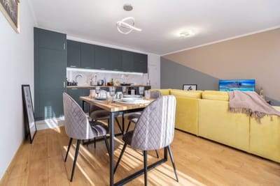 City Center Perfect: 1BR Apartment