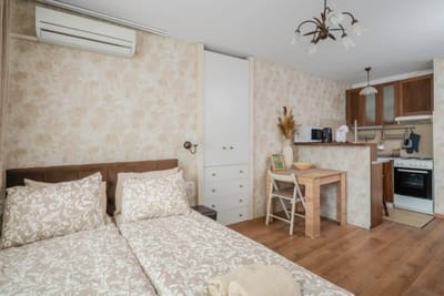 Cozy Studio in Top Centre