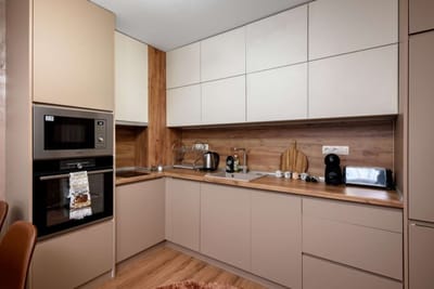 Warm & Spacious Stay with Balcony