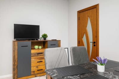 Stylish 1 Bedroom Apartment - Quiet & Comfortable