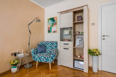 Charming Urban Retreat: Stylish 1BD Flat near NDK