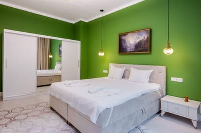 Central Stylish Suite & Studio with Shared Terrace